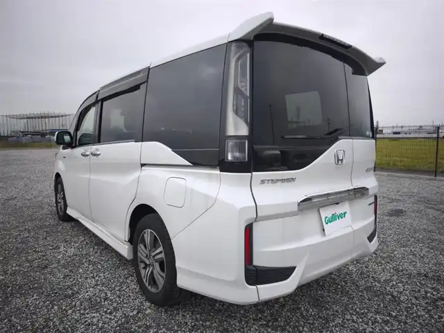 ホンダ ステップワゴン スパーダ ハイブリッド G EX ホンダセンシング 富山県 2018(平30)年 3.9万km プラチナホワイトパール 〇純正ナビ/〇フルセグTV/〇両側パワースライドドア/〇バックカメラ/〇ビルトインETC/〇アダプティプクルーズコントロール/〇ホンダセンシング/〇SRSエアバッグ/〇LEDヘッドランプ/〇LEDフロントフォグランプ/〇革巻きステアリングホイール/〇ソフトウィーブ/合皮コンビシート/〇シートヒーター/シートバックテーブル/〇ロールサンシェード/〇充電用USB端子/〇純正16インチアルミホイール/〇スマートキーシステム/〇禁煙車