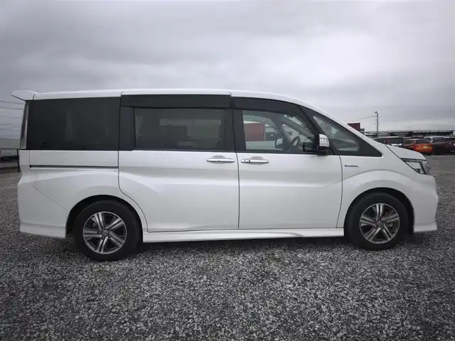 ホンダ ステップワゴン スパーダ ハイブリッド G EX ホンダセンシング 富山県 2018(平30)年 3.9万km プラチナホワイトパール 〇純正ナビ/〇フルセグTV/〇両側パワースライドドア/〇バックカメラ/〇ビルトインETC/〇アダプティプクルーズコントロール/〇ホンダセンシング/〇SRSエアバッグ/〇LEDヘッドランプ/〇LEDフロントフォグランプ/〇革巻きステアリングホイール/〇ソフトウィーブ/合皮コンビシート/〇シートヒーター/シートバックテーブル/〇ロールサンシェード/〇充電用USB端子/〇純正16インチアルミホイール/〇スマートキーシステム/〇禁煙車