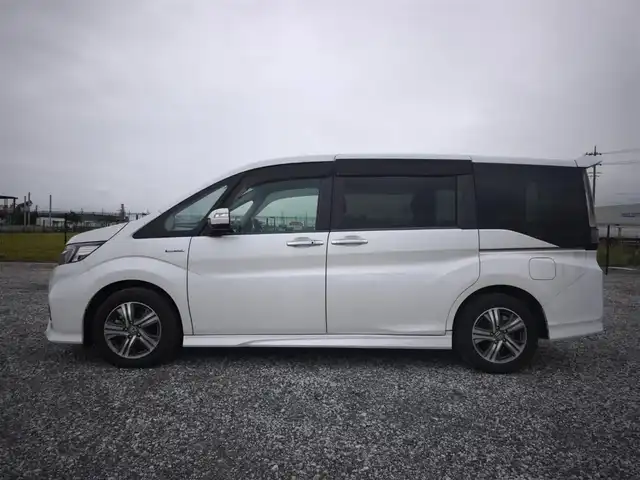 ホンダ ステップワゴン スパーダ ハイブリッド G EX ホンダセンシング 富山県 2018(平30)年 3.9万km プラチナホワイトパール 〇純正ナビ/〇フルセグTV/〇両側パワースライドドア/〇バックカメラ/〇ビルトインETC/〇アダプティプクルーズコントロール/〇ホンダセンシング/〇SRSエアバッグ/〇LEDヘッドランプ/〇LEDフロントフォグランプ/〇革巻きステアリングホイール/〇ソフトウィーブ/合皮コンビシート/〇シートヒーター/シートバックテーブル/〇ロールサンシェード/〇充電用USB端子/〇純正16インチアルミホイール/〇スマートキーシステム/〇禁煙車