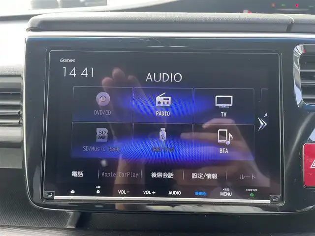 ホンダ ステップワゴン スパーダ ハイブリッド G EX ホンダセンシング 富山県 2018(平30)年 3.9万km プラチナホワイトパール 純正ナビ/フルセグTV/両側パワースライドドア/バックモニター/ビルトインETC/ドライブレコーダー/アダプティブクルーズコントロール/ホンダセンシング/・衝突被害軽減ブレーキ/・車線逸脱防止支援/・誤発進抑制/・標識認識/・先行車発進お知らせ/LEDヘッドランプ/デュアルオートエアコン/革巻きステアリング/ステアリングスイッチ/ハーフレザーシート/前席シートヒーター/純正16インチアルミホイール/スマートキー/プッシュエンジンスタート/禁煙車