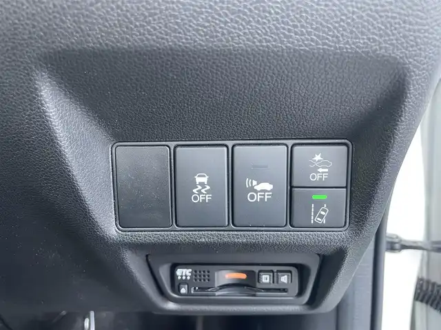 ホンダ ステップワゴン スパーダ ハイブリッド G EX ホンダセンシング 富山県 2018(平30)年 3.9万km プラチナホワイトパール 純正ナビ/フルセグTV/両側パワースライドドア/バックモニター/ビルトインETC/ドライブレコーダー/アダプティブクルーズコントロール/ホンダセンシング/・衝突被害軽減ブレーキ/・車線逸脱防止支援/・誤発進抑制/・標識認識/・先行車発進お知らせ/LEDヘッドランプ/デュアルオートエアコン/革巻きステアリング/ステアリングスイッチ/ハーフレザーシート/前席シートヒーター/純正16インチアルミホイール/スマートキー/プッシュエンジンスタート/禁煙車