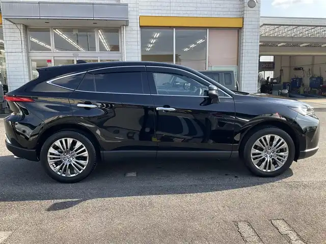 トヨタ ハリアー Z 滋賀県 2022(令4)年 1.2万km ブラック ワンオーナー/トヨタセーフティセンス/レーダークルーズコントロール/ブラインドスポットモニター/スペアタイヤ有り/12.3インチディスプレイオーディオプラス/　　　JBLプレミアムサウンドシステム/・Bluetooth、フルセグテレビ、HDMI端子/・AppleCayPlay/AndroidAuto/バックカメラ/ビルトインETC.20/デジタルインナーミラー/運転席パワーシート/パワーバックドア/LEDヘッドライト/LEDフォグランプ/純正19インチアルミホイール/3Dレザー調フロアマット/スペアキー有り/取扱説明書/保証書/