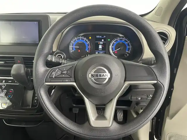 日産 デイズ X 熊本県 2021(令3)年 1.3万km 黒 純正ディスプレイオーディオ/BT/USB/AM/FM/バックカメラ/前後ドラレコ/エマージェンシーブレーキ/車線逸脱警報/コーナーセンサー/オートライト/・ハロゲンライト/・ヘッドライトレベライザー/純正ドアバイザー/純正フロアマット/プッシュスタート/・スマートキー/・スペアキー×１