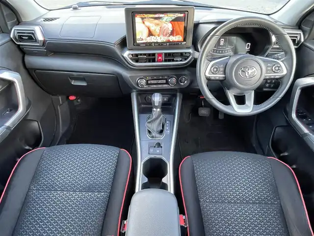 トヨタ ライズ Z 青森県 2023(令5)年 1.6万km ナチュラルベージュマイカM 4WD/寒冷地仕様/ワンオーナー/純正17AW積込（195/60/17）/純正フロアマット/社外ナビ/・AM/FM/CD/DVD/BT/コーナーセンサー/MTモード付AT/シートヒーター前席/トヨタセーフティセンス/・プリクラッシュセーフティ/・レーントレーシングアシスト/・レーダークルーズコントロール/・オートマチックハイビーム/アイドリングストップ/横滑り防止機能/車線逸脱警報/セキュリティアラーム/ETC/ドラレコ/スペアキー/純正スターター/保証書/取扱説明書/整備記録簿