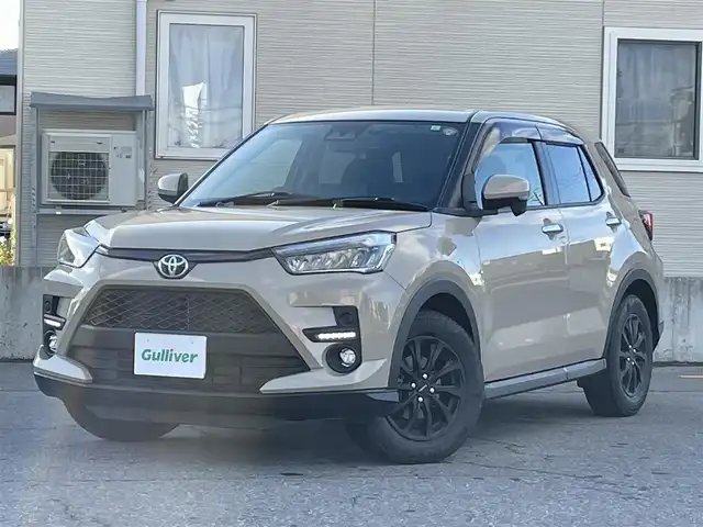 トヨタ ライズ Z 青森県 2023(令5)年 1.6万km ナチュラルベージュマイカM 4WD/寒冷地仕様/ワンオーナー/純正17AW積込（195/60/17）/純正フロアマット/社外ナビ/・AM/FM/CD/DVD/BT/コーナーセンサー/MTモード付AT/シートヒーター前席/トヨタセーフティセンス/・プリクラッシュセーフティ/・レーントレーシングアシスト/・レーダークルーズコントロール/・オートマチックハイビーム/アイドリングストップ/横滑り防止機能/車線逸脱警報/セキュリティアラーム/ETC/ドラレコ/スペアキー/純正スターター/保証書/取扱説明書/整備記録簿