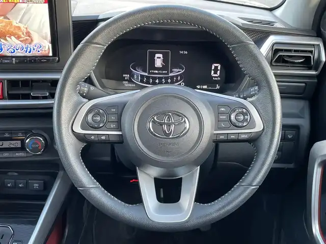 トヨタ ライズ Z 青森県 2023(令5)年 1.6万km ナチュラルベージュマイカM 4WD/寒冷地仕様/ワンオーナー/純正17AW積込（195/60/17）/純正フロアマット/社外ナビ/・AM/FM/CD/DVD/BT/コーナーセンサー/MTモード付AT/シートヒーター前席/トヨタセーフティセンス/・プリクラッシュセーフティ/・レーントレーシングアシスト/・レーダークルーズコントロール/・オートマチックハイビーム/アイドリングストップ/横滑り防止機能/車線逸脱警報/セキュリティアラーム/ETC/ドラレコ/スペアキー/純正スターター/保証書/取扱説明書/整備記録簿