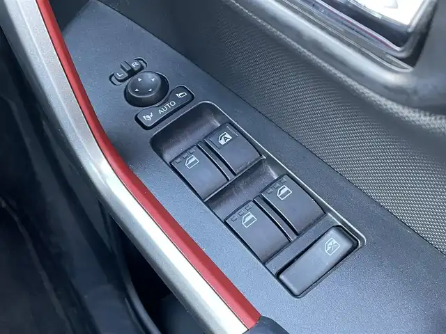 トヨタ ライズ Z 青森県 2023(令5)年 1.6万km ナチュラルベージュマイカM 4WD/寒冷地仕様/ワンオーナー/純正17AW積込（195/60/17）/純正フロアマット/社外ナビ/・AM/FM/CD/DVD/BT/コーナーセンサー/MTモード付AT/シートヒーター前席/トヨタセーフティセンス/・プリクラッシュセーフティ/・レーントレーシングアシスト/・レーダークルーズコントロール/・オートマチックハイビーム/アイドリングストップ/横滑り防止機能/車線逸脱警報/セキュリティアラーム/ETC/ドラレコ/スペアキー/純正スターター/保証書/取扱説明書/整備記録簿