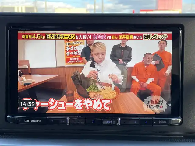 トヨタ ライズ Z 青森県 2023(令5)年 1.6万km ナチュラルベージュマイカM 4WD/寒冷地仕様/ワンオーナー/純正17AW積込（195/60/17）/純正フロアマット/社外ナビ/・AM/FM/CD/DVD/BT/コーナーセンサー/MTモード付AT/シートヒーター前席/トヨタセーフティセンス/・プリクラッシュセーフティ/・レーントレーシングアシスト/・レーダークルーズコントロール/・オートマチックハイビーム/アイドリングストップ/横滑り防止機能/車線逸脱警報/セキュリティアラーム/ETC/ドラレコ/スペアキー/純正スターター/保証書/取扱説明書/整備記録簿