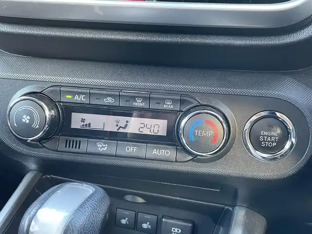 トヨタ ライズ Z 青森県 2023(令5)年 1.6万km ナチュラルベージュマイカM 4WD/寒冷地仕様/ワンオーナー/純正17AW積込（195/60/17）/純正フロアマット/社外ナビ/・AM/FM/CD/DVD/BT/コーナーセンサー/MTモード付AT/シートヒーター前席/トヨタセーフティセンス/・プリクラッシュセーフティ/・レーントレーシングアシスト/・レーダークルーズコントロール/・オートマチックハイビーム/アイドリングストップ/横滑り防止機能/車線逸脱警報/セキュリティアラーム/ETC/ドラレコ/スペアキー/純正スターター/保証書/取扱説明書/整備記録簿