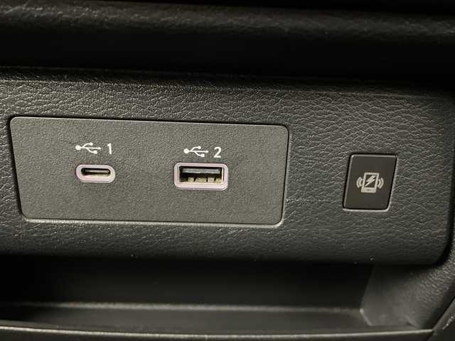 日産 セレナ ハイウェイスター V 群馬県 2023(令5)年 4.1万km プリズムホワイト 純正１２．３型ナビ　全周囲カメラ　デジタルインナーミラー　プロパイロット　ワイヤレス充電器　ＥＴＣ２．０　ＢＳＭ　パドルシフト　ＷＡＣ　両側電動スライドドア　ＬＥＤヘッドライト　ＬＥＤ　禁煙車