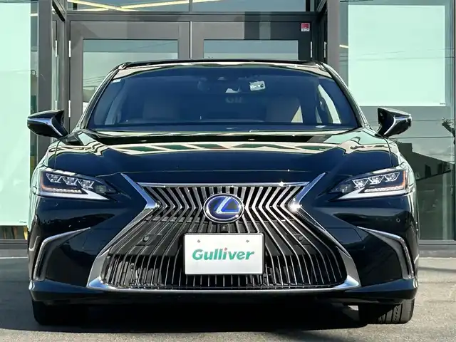 レクサス ＥＳ 300h バージョンL 愛媛県 2019(平31)年 5.4万km グラファイトブラックガラスフレーク サンルーフ/純正12.3インチナビ（Bluetooth/フルセグTV）/アラウンドビューモニター/D+N席パワーシート/D＋N席シートヒーター/D＋N席シートベンチレーション/ステアリングヒーター/革シート/ドライブレコーダー/ビルトインETC2.0/アダクティブクルーズコントロール/ブラインドスポットモニター/ヘッドアップディスプレイ/衝突被害軽減ブレーキ/レーンキープアシストシステム/パドルシフト/シートメモリー機能/純正18インチアルミホイール/前後コーナーセンサー/LEDヘッドライト/オートライト/フォグランプ/オートマチックハイビーム/100V電源/電動格納ウィンカーミラー/純正フロアマット/スマートキー/プッシュスタート