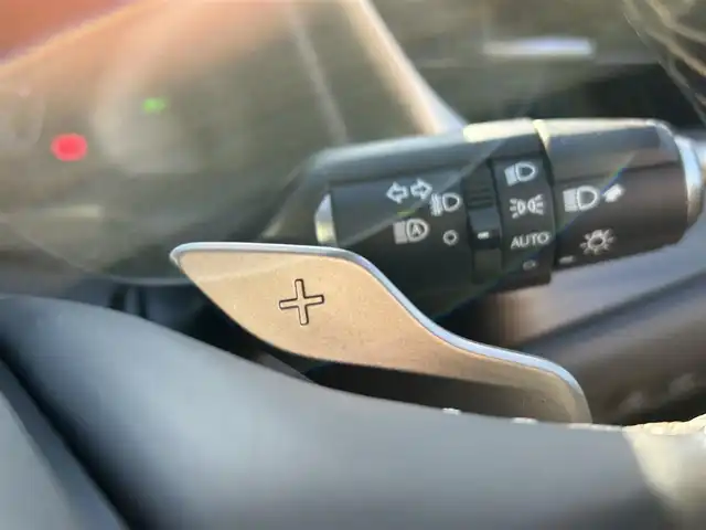 レクサス ＥＳ 300h バージョンL 愛媛県 2019(平31)年 5.4万km グラファイトブラックガラスフレーク サンルーフ/純正12.3インチナビ（Bluetooth/フルセグTV）/アラウンドビューモニター/D+N席パワーシート/D＋N席シートヒーター/D＋N席シートベンチレーション/ステアリングヒーター/革シート/ドライブレコーダー/ビルトインETC2.0/アダクティブクルーズコントロール/ブラインドスポットモニター/ヘッドアップディスプレイ/衝突被害軽減ブレーキ/レーンキープアシストシステム/パドルシフト/シートメモリー機能/純正18インチアルミホイール/前後コーナーセンサー/LEDヘッドライト/オートライト/フォグランプ/オートマチックハイビーム/100V電源/電動格納ウィンカーミラー/純正フロアマット/スマートキー/プッシュスタート