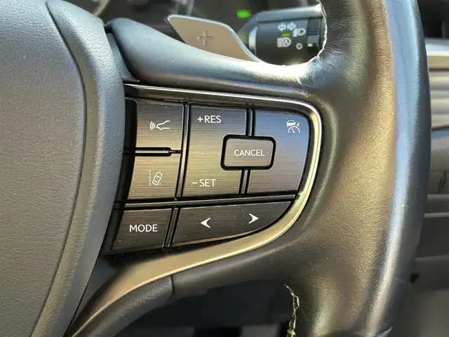 レクサス ＥＳ 300h バージョンL 愛媛県 2019(平31)年 5.4万km グラファイトブラックガラスフレーク サンルーフ/純正12.3インチナビ（Bluetooth/フルセグTV）/アラウンドビューモニター/D+N席パワーシート/D＋N席シートヒーター/D＋N席シートベンチレーション/ステアリングヒーター/革シート/ドライブレコーダー/ビルトインETC2.0/アダクティブクルーズコントロール/ブラインドスポットモニター/ヘッドアップディスプレイ/衝突被害軽減ブレーキ/レーンキープアシストシステム/パドルシフト/シートメモリー機能/純正18インチアルミホイール/前後コーナーセンサー/LEDヘッドライト/オートライト/フォグランプ/オートマチックハイビーム/100V電源/電動格納ウィンカーミラー/純正フロアマット/スマートキー/プッシュスタート