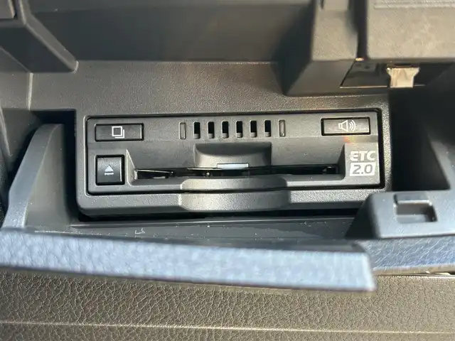 レクサス ＥＳ 300h バージョンL 愛媛県 2019(平31)年 5.4万km グラファイトブラックガラスフレーク サンルーフ/純正12.3インチナビ（Bluetooth/フルセグTV）/アラウンドビューモニター/D+N席パワーシート/D＋N席シートヒーター/D＋N席シートベンチレーション/ステアリングヒーター/革シート/ドライブレコーダー/ビルトインETC2.0/アダクティブクルーズコントロール/ブラインドスポットモニター/ヘッドアップディスプレイ/衝突被害軽減ブレーキ/レーンキープアシストシステム/パドルシフト/シートメモリー機能/純正18インチアルミホイール/前後コーナーセンサー/LEDヘッドライト/オートライト/フォグランプ/オートマチックハイビーム/100V電源/電動格納ウィンカーミラー/純正フロアマット/スマートキー/プッシュスタート