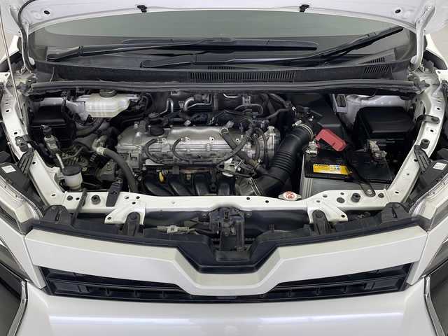 トヨタ ヴォクシー ZS 栃木県 2018(平30)年 5.5万km ホワイトパールクリスタルシャイン 純正SDナビ（NSZT-W66T）/（BT・FM・AM・DVD・CD・フルセグTV）/トヨタセーフティセンス/車線逸脱警報/横滑り防止/バックカメラ/両側パワースライドドア/クルーズコントロール/アイドリングストップ/MTモード付きAT/純正LEDヘッドライト/ステアリングスイッチ/プッシュスタート/スマートキー/ETC/ドライブレコーダー/電動格納ミラー/純正アルミホイール