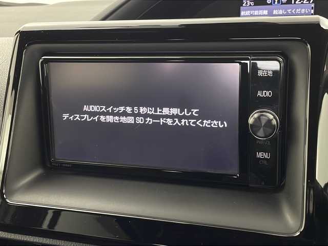 トヨタ ヴォクシー ZS 栃木県 2018(平30)年 5.5万km ホワイトパールクリスタルシャイン 純正SDナビ（NSZT-W66T）/（BT・FM・AM・DVD・CD・フルセグTV）/トヨタセーフティセンス/車線逸脱警報/横滑り防止/バックカメラ/両側パワースライドドア/クルーズコントロール/アイドリングストップ/MTモード付きAT/純正LEDヘッドライト/ステアリングスイッチ/プッシュスタート/スマートキー/ETC/ドライブレコーダー/電動格納ミラー/純正アルミホイール