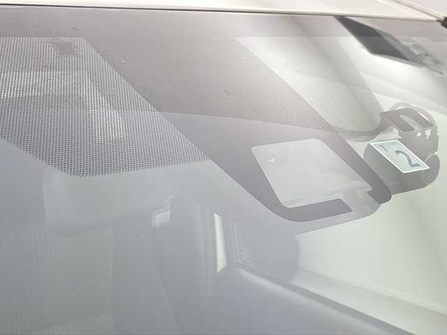 トヨタ ヴォクシー ZS 栃木県 2018(平30)年 5.5万km ホワイトパールクリスタルシャイン 純正SDナビ（NSZT-W66T）/（BT・FM・AM・DVD・CD・フルセグTV）/トヨタセーフティセンス/車線逸脱警報/横滑り防止/バックカメラ/両側パワースライドドア/クルーズコントロール/アイドリングストップ/MTモード付きAT/純正LEDヘッドライト/ステアリングスイッチ/プッシュスタート/スマートキー/ETC/ドライブレコーダー/電動格納ミラー/純正アルミホイール