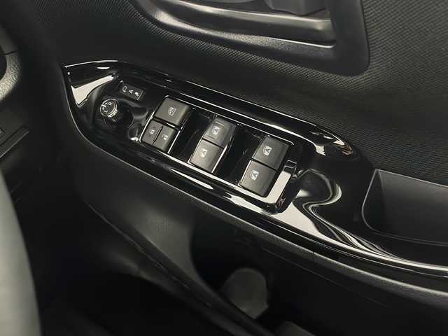 トヨタ ヴォクシー ZS 栃木県 2018(平30)年 5.5万km ホワイトパールクリスタルシャイン 純正SDナビ（NSZT-W66T）/（BT・FM・AM・DVD・CD・フルセグTV）/トヨタセーフティセンス/車線逸脱警報/横滑り防止/バックカメラ/両側パワースライドドア/クルーズコントロール/アイドリングストップ/MTモード付きAT/純正LEDヘッドライト/ステアリングスイッチ/プッシュスタート/スマートキー/ETC/ドライブレコーダー/電動格納ミラー/純正アルミホイール