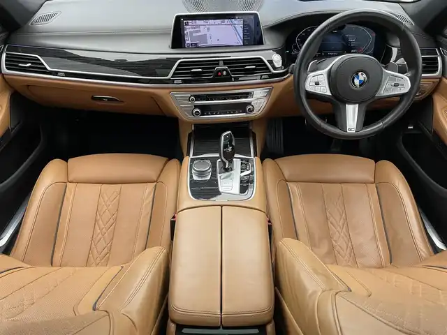 ＢＭＷ ７４０ｄ xDrive Mスポーツ 愛知県 2019(令1)年 3.4万km ミネラルホワイト 禁煙車/4WD/サンルーフ/純正ナビ/（CD/DVD/Apple Car Play/Bluetooth/USB/フルセグTV)/全方位カメラ/harman/kardon/ルームミラー内蔵型ETC/エアサス/ブラウン本革シート/全席シートヒーター/前席シートベンチレーション/前席パワーシート/パワートランク/ヘッドアップディスプレイ/ワイヤレス充電/BSM/パーキングアシスト/LEDヘッドライト/オートライト/レーザーライト/インテリジェントセーフティ/　・歩行者警告および自動ブレーキ/　・衝突警告および自動ブレーキ/　・レーンキープアシスト/アクティブクルーズコントロール/パーキングセンサー/アイドリングストップ/電動パーキングブレーキ/オートブレーキホールド/パドルシフト/プッシュスタート/スマートキー×２