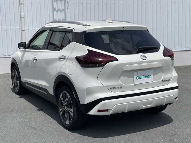 日産 キックス X ツートーンインテリアED 三重県 2020(令2)年 5.8万km ブリリアントホワイトパール 純正9インチナビ(AM/FM/フルセグTV/BT/MusicStocker）/ツートンインテリアED/e-power/プロパイロット/デジタルインナー/ステアリングスイッチ/ステアリングヒーター/革巻きステアリング/ドライブレコーダー/ビルトインETC/プッシュスタート/スペアキー/ハンドル支援/後方支援/エマージェンシーブレーキ/駐車支援/ふらつき検知/電動格納ミラー/ルーフレール/禁煙車/取扱説明書/ナビ取扱説明書/保証書