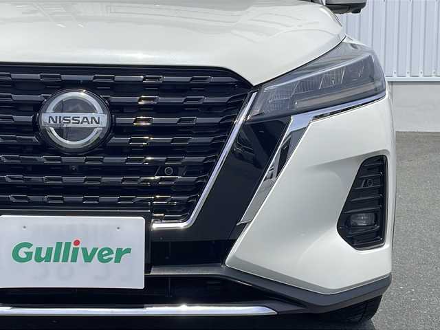 日産 キックス X ツートーンインテリアED 三重県 2020(令2)年 5.8万km ブリリアントホワイトパール 純正9インチナビ(AM/FM/フルセグTV/BT/MusicStocker）/ツートンインテリアED/e-power/プロパイロット/デジタルインナー/ステアリングスイッチ/ステアリングヒーター/革巻きステアリング/ドライブレコーダー/ビルトインETC/プッシュスタート/スペアキー/ハンドル支援/後方支援/エマージェンシーブレーキ/駐車支援/ふらつき検知/電動格納ミラー/ルーフレール/禁煙車/取扱説明書/ナビ取扱説明書/保証書