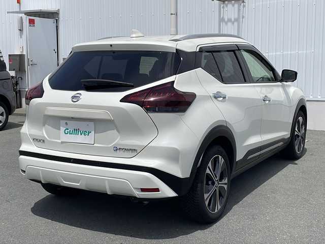日産 キックス X ツートーンインテリアED 三重県 2020(令2)年 5.8万km ブリリアントホワイトパール 純正9インチナビ(AM/FM/フルセグTV/BT/MusicStocker）/ツートンインテリアED/e-power/プロパイロット/デジタルインナー/ステアリングスイッチ/ステアリングヒーター/革巻きステアリング/ドライブレコーダー/ビルトインETC/プッシュスタート/スペアキー/ハンドル支援/後方支援/エマージェンシーブレーキ/駐車支援/ふらつき検知/電動格納ミラー/ルーフレール/禁煙車/取扱説明書/ナビ取扱説明書/保証書