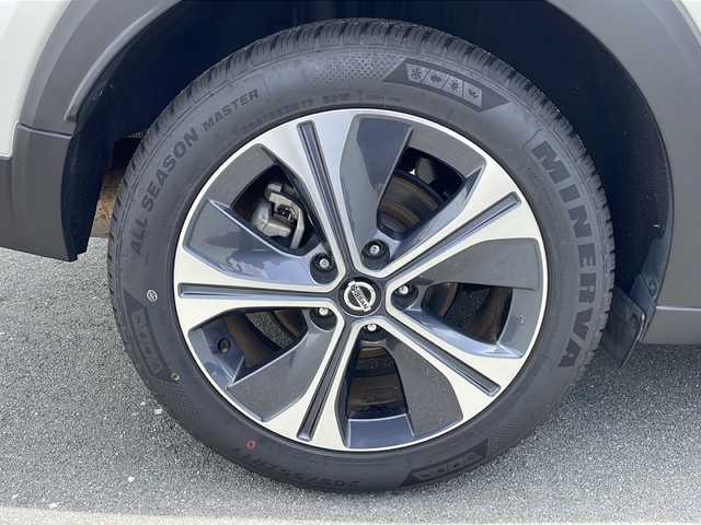 日産 キックス X ツートーンインテリアED 三重県 2020(令2)年 5.8万km ブリリアントホワイトパール 純正9インチナビ(AM/FM/フルセグTV/BT/MusicStocker）/ツートンインテリアED/e-power/プロパイロット/デジタルインナー/ステアリングスイッチ/ステアリングヒーター/革巻きステアリング/ドライブレコーダー/ビルトインETC/プッシュスタート/スペアキー/ハンドル支援/後方支援/エマージェンシーブレーキ/駐車支援/ふらつき検知/電動格納ミラー/ルーフレール/禁煙車/取扱説明書/ナビ取扱説明書/保証書