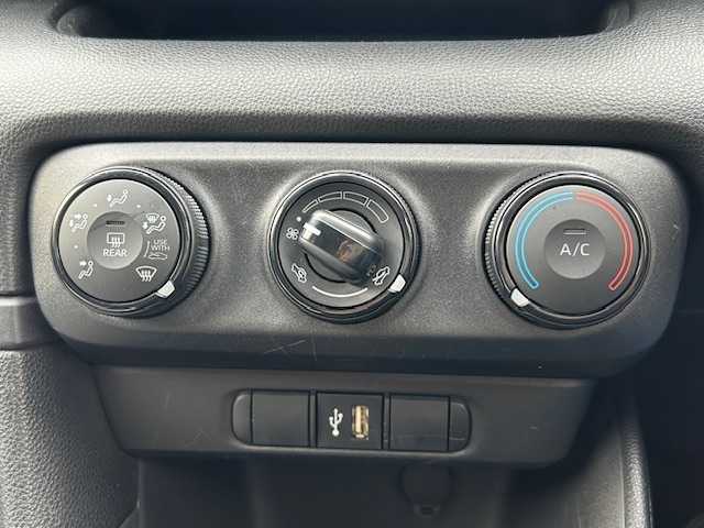 トヨタ ヤリス X 青森県 2021(令3)年 4.6万km スーパーホワイトⅡ 純正ディスプレイオーディオ(Bluetooth/ラジオ)/全方位カメラ/プリクラッシュセーフティ/アダプティブクルーズコントロール/クリアランスソナー/オートマチックハイビーム/オートライト/フロントワイパーデアイサー/ビルトインETC/ヘッドライトレベライザー/フォグライト/電動格納ミラー/スペアキー/社外14インチAW付き冬タイヤ(175/70/14)積込み