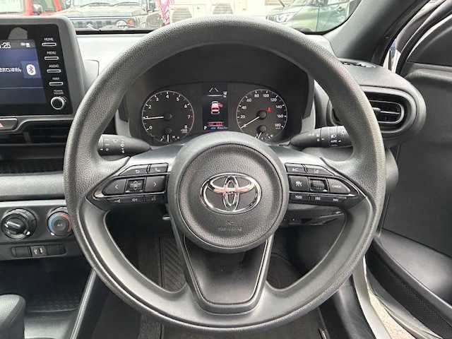 トヨタ ヤリス X 青森県 2021(令3)年 4.6万km スーパーホワイトⅡ 純正ディスプレイオーディオ(Bluetooth/ラジオ)/全方位カメラ/プリクラッシュセーフティ/アダプティブクルーズコントロール/クリアランスソナー/オートマチックハイビーム/オートライト/フロントワイパーデアイサー/ビルトインETC/ヘッドライトレベライザー/フォグライト/電動格納ミラー/スペアキー/社外14インチAW付き冬タイヤ(175/70/14)積込み