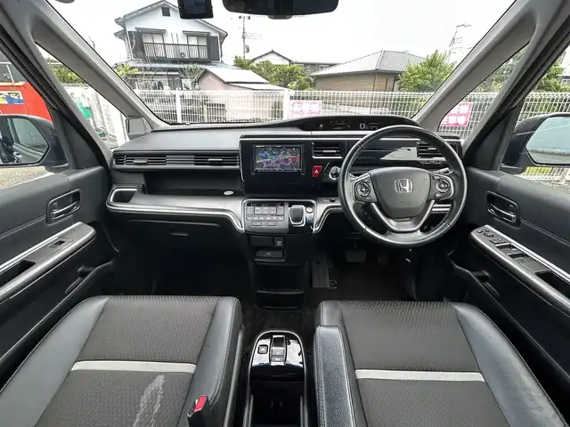 ホンダ ステップワゴン 静岡県 2017(平29)年 5.6万km モダンスティールM ユーザー買い取り車両/D/Nシートヒーター/ブレーキホールド/衝突軽減ブレーキ/レーンアシスト/パワーウィンドウ/EVスイッチ/フリップダウンモニター/純正アルミホイール16インチ/2.5A　USBソケット/12V　シガーソケット/TV　ワンセグ/ビルドインETC