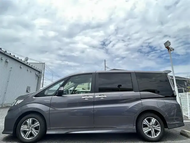 ホンダ ステップワゴン 静岡県 2017(平29)年 5.6万km モダンスティールM ユーザー買い取り車両/D/Nシートヒーター/ブレーキホールド/衝突軽減ブレーキ/レーンアシスト/パワーウィンドウ/EVスイッチ/フリップダウンモニター/純正アルミホイール16インチ/2.5A　USBソケット/12V　シガーソケット/TV　ワンセグ/ビルドインETC