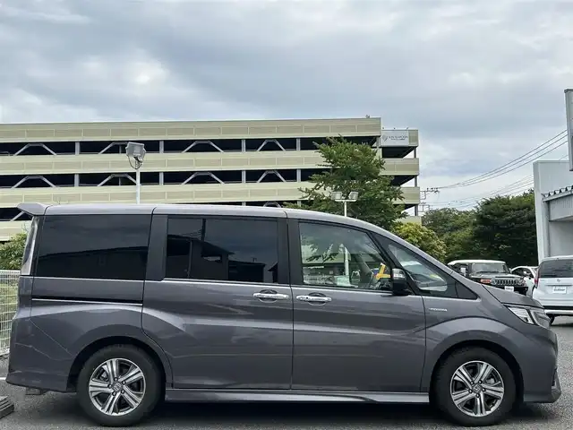 ホンダ ステップワゴン 静岡県 2017(平29)年 5.6万km モダンスティールM ユーザー買い取り車両/D/Nシートヒーター/ブレーキホールド/衝突軽減ブレーキ/レーンアシスト/パワーウィンドウ/EVスイッチ/フリップダウンモニター/純正アルミホイール16インチ/2.5A　USBソケット/12V　シガーソケット/TV　ワンセグ/ビルドインETC