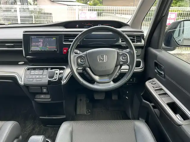 ホンダ ステップワゴン 静岡県 2017(平29)年 5.6万km モダンスティールM ユーザー買い取り車両/D/Nシートヒーター/ブレーキホールド/衝突軽減ブレーキ/レーンアシスト/パワーウィンドウ/EVスイッチ/フリップダウンモニター/純正アルミホイール16インチ/2.5A　USBソケット/12V　シガーソケット/TV　ワンセグ/ビルドインETC