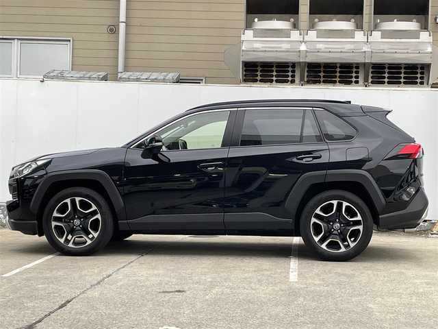 トヨタ ＲＡＶ４ アドベンチャー 青森県 2019(令1)年 4.9万km アティチュードブラックマイカ 4WD/純正メモリナビ/純正フルセグTV/【Bluetooth/CD/DVD/USB】/純正アルミ/純正フロアマット/レザーシート/シートヒーター/エアシート/ステアリングヒーター/ビルトインETC/社外ドラレコ/トヨタセーフティセンス/・レーンディパーチャーアラート/・レーダークルーズコントロール/・ロードサインアシスト/・オートマチックハイビーム、オートライト/・プリクラッシュセーフティ/ダウンヒルアシストコントロール/ブレーキホールド/横滑り防止装置/盗難防止装置/エアバッグダブル＋サイド/ルーフレール/保証書/取扱説明書