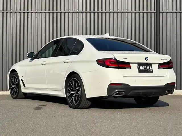 ＢＭＷ ５２３ｄ xDrive Mスポーツ EDジョイ+ 福島県 2020(令2)年 3.5万km アルピンホワイトⅢ ワンオーナー/パーキング・アシスト・プラス/・ アクティブPDC/・パーキング・アシスト/・トップ・ビュー＋3Dビュー/・ サイド・ビュー・カメラ/・リヤ・ビュー・カメラ/・リバース・アシスト/・ 誤発進抑制制御/ドライビング・アシスト・プロフェッショナル/・アクティブ・クルーズ・コントロール/・ステアリング&レーン・コントロール・アシスト/・レーン・ディパーチャー・ウォーニング/・レーン・チェンジ・ウォーニング/・ハンズ・オフ・アシスト/・レーン・チェンジ・アシスト/・アクティブ・サイド・コリジョン・プロテクション/・前車接近警告機能/・衝突回避・被害軽減ブレーキ/・後車衝突警告機能/・クロス・トラフィック・ウォーニング/・トラフィック・サイン・アシスト/ヘッドアップディスプレイ/ブラックキドニーグリル/コニャックレザーシート/パワーシート/シートヒーター /純正ナビ/AppleCarPlay/フルセグTV/コンフォートアクセス/ワイヤレス充電/LEDオートライト/アンビエントライト/ミラー一体型ETC/前後ドライブレコーダー/社外GPSレーダー/純正19インチAW