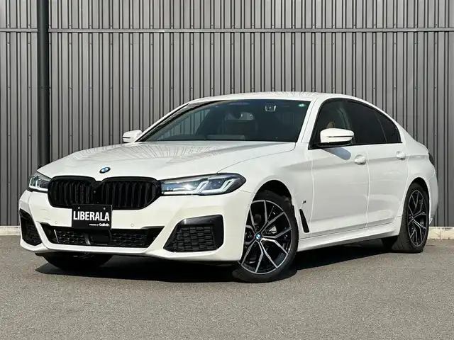 ＢＭＷ ５２３ｄ xDrive Mスポーツ EDジョイ+ 福島県 2020(令2)年 3.5万km アルピンホワイトⅢ ワンオーナー/パーキング・アシスト・プラス/・ アクティブPDC/・パーキング・アシスト/・トップ・ビュー＋3Dビュー/・ サイド・ビュー・カメラ/・リヤ・ビュー・カメラ/・リバース・アシスト/・ 誤発進抑制制御/ドライビング・アシスト・プロフェッショナル/・アクティブ・クルーズ・コントロール/・ステアリング&レーン・コントロール・アシスト/・レーン・ディパーチャー・ウォーニング/・レーン・チェンジ・ウォーニング/・ハンズ・オフ・アシスト/・レーン・チェンジ・アシスト/・アクティブ・サイド・コリジョン・プロテクション/・前車接近警告機能/・衝突回避・被害軽減ブレーキ/・後車衝突警告機能/・クロス・トラフィック・ウォーニング/・トラフィック・サイン・アシスト/ヘッドアップディスプレイ/ブラックキドニーグリル/コニャックレザーシート/パワーシート/シートヒーター /純正ナビ/AppleCarPlay/フルセグTV/コンフォートアクセス/ワイヤレス充電/LEDオートライト/アンビエントライト/ミラー一体型ETC/前後ドライブレコーダー/社外GPSレーダー/純正19インチAW