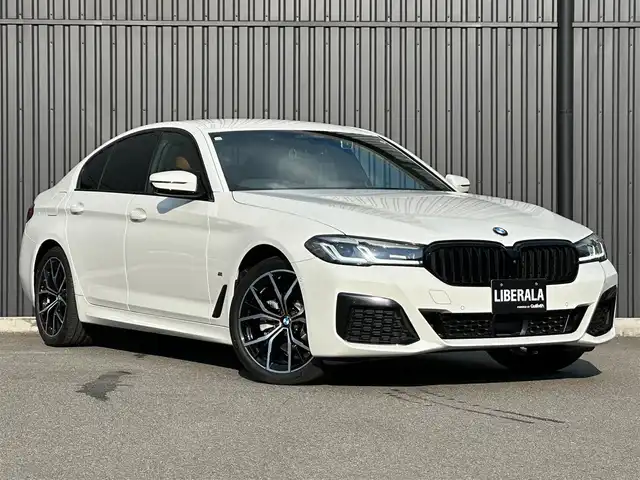 ＢＭＷ ５２３ｄ xDrive Mスポーツ EDジョイ+ 福島県 2020(令2)年 3.5万km アルピンホワイトⅢ ワンオーナー/パーキング・アシスト・プラス/・ アクティブPDC/・パーキング・アシスト/・トップ・ビュー＋3Dビュー/・ サイド・ビュー・カメラ/・リヤ・ビュー・カメラ/・リバース・アシスト/・ 誤発進抑制制御/ドライビング・アシスト・プロフェッショナル/・アクティブ・クルーズ・コントロール/・ステアリング&レーン・コントロール・アシスト/・レーン・ディパーチャー・ウォーニング/・レーン・チェンジ・ウォーニング/・ハンズ・オフ・アシスト/・レーン・チェンジ・アシスト/・アクティブ・サイド・コリジョン・プロテクション/・前車接近警告機能/・衝突回避・被害軽減ブレーキ/・後車衝突警告機能/・クロス・トラフィック・ウォーニング/・トラフィック・サイン・アシスト/ヘッドアップディスプレイ/ブラックキドニーグリル/コニャックレザーシート/パワーシート/シートヒーター /純正ナビ/AppleCarPlay/フルセグTV/コンフォートアクセス/ワイヤレス充電/LEDオートライト/アンビエントライト/ミラー一体型ETC/前後ドライブレコーダー/社外GPSレーダー/純正19インチAW