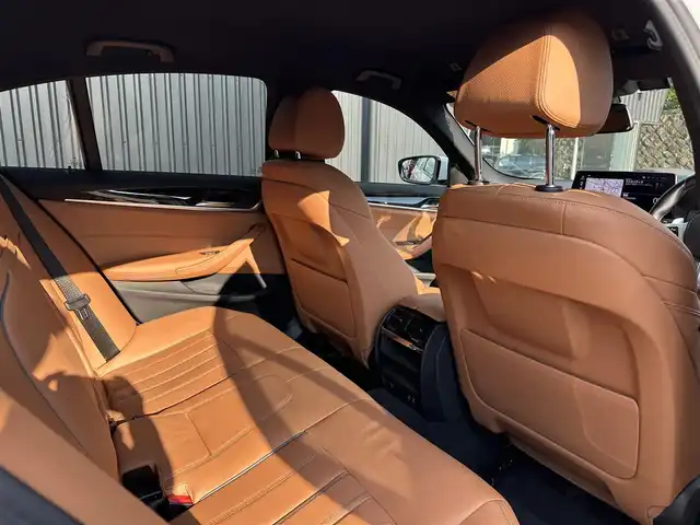 ＢＭＷ ５２３ｄ xDrive Mスポーツ EDジョイ+ 福島県 2020(令2)年 3.5万km アルピンホワイトⅢ ワンオーナー/パーキング・アシスト・プラス/・ アクティブPDC/・パーキング・アシスト/・トップ・ビュー＋3Dビュー/・ サイド・ビュー・カメラ/・リヤ・ビュー・カメラ/・リバース・アシスト/・ 誤発進抑制制御/ドライビング・アシスト・プロフェッショナル/・アクティブ・クルーズ・コントロール/・ステアリング&レーン・コントロール・アシスト/・レーン・ディパーチャー・ウォーニング/・レーン・チェンジ・ウォーニング/・ハンズ・オフ・アシスト/・レーン・チェンジ・アシスト/・アクティブ・サイド・コリジョン・プロテクション/・前車接近警告機能/・衝突回避・被害軽減ブレーキ/・後車衝突警告機能/・クロス・トラフィック・ウォーニング/・トラフィック・サイン・アシスト/ヘッドアップディスプレイ/ブラックキドニーグリル/コニャックレザーシート/パワーシート/シートヒーター /純正ナビ/AppleCarPlay/フルセグTV/コンフォートアクセス/ワイヤレス充電/LEDオートライト/アンビエントライト/ミラー一体型ETC/前後ドライブレコーダー/社外GPSレーダー/純正19インチAW