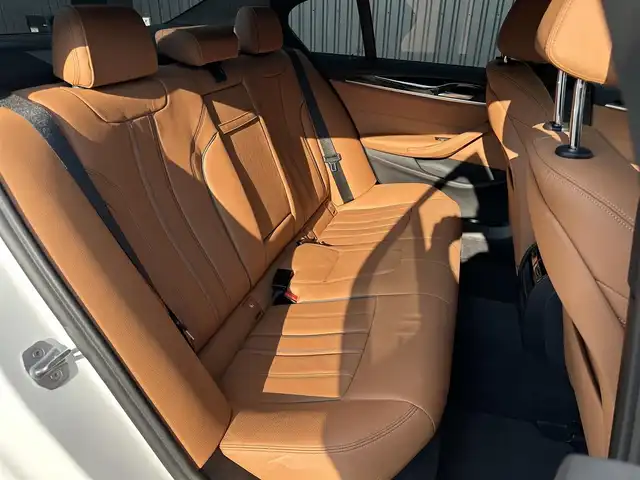ＢＭＷ ５２３ｄ xDrive Mスポーツ EDジョイ+ 福島県 2020(令2)年 3.5万km アルピンホワイトⅢ ワンオーナー/パーキング・アシスト・プラス/・ アクティブPDC/・パーキング・アシスト/・トップ・ビュー＋3Dビュー/・ サイド・ビュー・カメラ/・リヤ・ビュー・カメラ/・リバース・アシスト/・ 誤発進抑制制御/ドライビング・アシスト・プロフェッショナル/・アクティブ・クルーズ・コントロール/・ステアリング&レーン・コントロール・アシスト/・レーン・ディパーチャー・ウォーニング/・レーン・チェンジ・ウォーニング/・ハンズ・オフ・アシスト/・レーン・チェンジ・アシスト/・アクティブ・サイド・コリジョン・プロテクション/・前車接近警告機能/・衝突回避・被害軽減ブレーキ/・後車衝突警告機能/・クロス・トラフィック・ウォーニング/・トラフィック・サイン・アシスト/ヘッドアップディスプレイ/ブラックキドニーグリル/コニャックレザーシート/パワーシート/シートヒーター /純正ナビ/AppleCarPlay/フルセグTV/コンフォートアクセス/ワイヤレス充電/LEDオートライト/アンビエントライト/ミラー一体型ETC/前後ドライブレコーダー/社外GPSレーダー/純正19インチAW