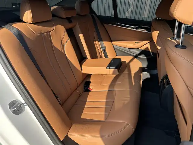 ＢＭＷ ５２３ｄ xDrive Mスポーツ EDジョイ+ 福島県 2020(令2)年 3.5万km アルピンホワイトⅢ ワンオーナー/パーキング・アシスト・プラス/・ アクティブPDC/・パーキング・アシスト/・トップ・ビュー＋3Dビュー/・ サイド・ビュー・カメラ/・リヤ・ビュー・カメラ/・リバース・アシスト/・ 誤発進抑制制御/ドライビング・アシスト・プロフェッショナル/・アクティブ・クルーズ・コントロール/・ステアリング&レーン・コントロール・アシスト/・レーン・ディパーチャー・ウォーニング/・レーン・チェンジ・ウォーニング/・ハンズ・オフ・アシスト/・レーン・チェンジ・アシスト/・アクティブ・サイド・コリジョン・プロテクション/・前車接近警告機能/・衝突回避・被害軽減ブレーキ/・後車衝突警告機能/・クロス・トラフィック・ウォーニング/・トラフィック・サイン・アシスト/ヘッドアップディスプレイ/ブラックキドニーグリル/コニャックレザーシート/パワーシート/シートヒーター /純正ナビ/AppleCarPlay/フルセグTV/コンフォートアクセス/ワイヤレス充電/LEDオートライト/アンビエントライト/ミラー一体型ETC/前後ドライブレコーダー/社外GPSレーダー/純正19インチAW
