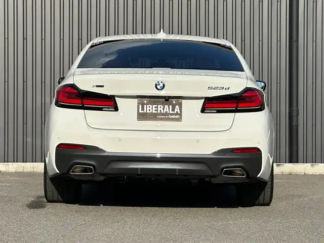 ＢＭＷ ５２３ｄ xDrive Mスポーツ EDジョイ+ 福島県 2020(令2)年 3.5万km アルピンホワイトⅢ ワンオーナー/パーキング・アシスト・プラス/・ アクティブPDC/・パーキング・アシスト/・トップ・ビュー＋3Dビュー/・ サイド・ビュー・カメラ/・リヤ・ビュー・カメラ/・リバース・アシスト/・ 誤発進抑制制御/ドライビング・アシスト・プロフェッショナル/・アクティブ・クルーズ・コントロール/・ステアリング&レーン・コントロール・アシスト/・レーン・ディパーチャー・ウォーニング/・レーン・チェンジ・ウォーニング/・ハンズ・オフ・アシスト/・レーン・チェンジ・アシスト/・アクティブ・サイド・コリジョン・プロテクション/・前車接近警告機能/・衝突回避・被害軽減ブレーキ/・後車衝突警告機能/・クロス・トラフィック・ウォーニング/・トラフィック・サイン・アシスト/ヘッドアップディスプレイ/ブラックキドニーグリル/コニャックレザーシート/パワーシート/シートヒーター /純正ナビ/AppleCarPlay/フルセグTV/コンフォートアクセス/ワイヤレス充電/LEDオートライト/アンビエントライト/ミラー一体型ETC/前後ドライブレコーダー/社外GPSレーダー/純正19インチAW
