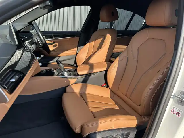 ＢＭＷ ５２３ｄ xDrive Mスポーツ EDジョイ+ 福島県 2020(令2)年 3.5万km アルピンホワイトⅢ ワンオーナー/パーキング・アシスト・プラス/・ アクティブPDC/・パーキング・アシスト/・トップ・ビュー＋3Dビュー/・ サイド・ビュー・カメラ/・リヤ・ビュー・カメラ/・リバース・アシスト/・ 誤発進抑制制御/ドライビング・アシスト・プロフェッショナル/・アクティブ・クルーズ・コントロール/・ステアリング&レーン・コントロール・アシスト/・レーン・ディパーチャー・ウォーニング/・レーン・チェンジ・ウォーニング/・ハンズ・オフ・アシスト/・レーン・チェンジ・アシスト/・アクティブ・サイド・コリジョン・プロテクション/・前車接近警告機能/・衝突回避・被害軽減ブレーキ/・後車衝突警告機能/・クロス・トラフィック・ウォーニング/・トラフィック・サイン・アシスト/ヘッドアップディスプレイ/ブラックキドニーグリル/コニャックレザーシート/パワーシート/シートヒーター /純正ナビ/AppleCarPlay/フルセグTV/コンフォートアクセス/ワイヤレス充電/LEDオートライト/アンビエントライト/ミラー一体型ETC/前後ドライブレコーダー/社外GPSレーダー/純正19インチAW