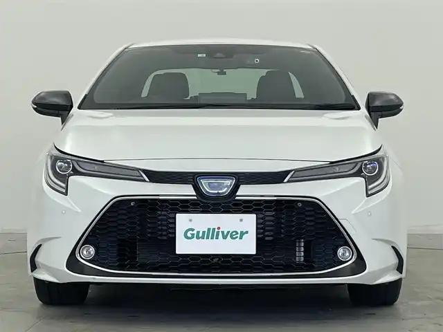 トヨタ カローラ ハイブリット ダブルバイビー 群馬県 2022(令4)年 2.8万km プラチナホワイトパールマイカ ステアリングヒーター/シートヒーター/＝＝＝＝＝＝＝＝＝/純正8インチディスプレーオーディオナビ/・AM/FM/フルセグTV/USB//・Apple CarPlay/Android Auto/Miracast/Bluetooth/＝＝＝＝＝＝＝＝＝/リヤスポイラー/Toyota　Safety　Sense/・プリクラッシュセーフティ/・レーントレーシングアシスト＋レーンディパーチャーアラート/・レーダークルーズコントロール/・オートマチックハイビーム/・ロードサインアシスト/・ドライバー異常時対応システム/・プロアクティブドライビングアシスト/・発進遅れ告知機能/ハーフレザーシート