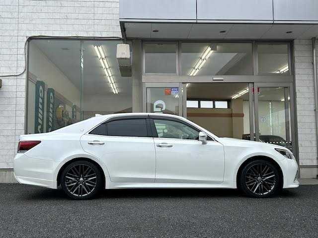 トヨタ クラウン アスリート G-T 埼玉県 2015(平27)年 8.1万km ホワイトパールクリスタルシャイン 純正SDナビ/サンルーフ/バックカメラ/レーダークルーズコントロール/ETC/運転席助手席パワーシート/シートヒーター/エアシート/LEDヘッドライト/ドライブレコーダー/Bluetooth/クリアランスソナー/ブラインドスポットモニター/メモリーシート/カーテシライト