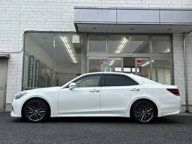 トヨタ クラウン アスリート G-T 埼玉県 2015(平27)年 8.1万km ホワイトパールクリスタルシャイン 純正SDナビ/サンルーフ/バックカメラ/レーダークルーズコントロール/ETC/運転席助手席パワーシート/シートヒーター/エアシート/LEDヘッドライト/ドライブレコーダー/Bluetooth/クリアランスソナー/ブラインドスポットモニター/メモリーシート/カーテシライト