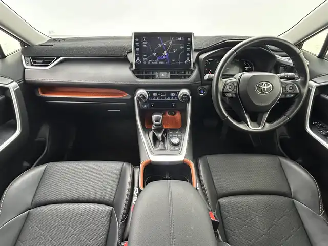トヨタ ＲＡＶ４ アドベンチャー 熊本県 2022(令4)年 2.2万km アーバンカーキ 禁煙車　/４WD/TRDフロントバンパーガーニッシュ/純正ディスプレイオーディオ（ＡｐｐｌＣａｒＰｌａｙ・ＢＴ・フルセグ・ＵＳＢ）/全周囲カメラ　/社外前後ドライブレコーダー　/ビルトインＥＴＣ　/前後クリアランスソナー　/前席シートヒーター　/ステアリングヒーター/前席エアーシート/運転席パワーシート/メモリシート/パワーバックドア/レーダークルーズコントロール/ブラインドスポットモニター/衝突軽減ブレーキ/レーンキープアシスト/ダウンヒルアシスト/デジタルインナーミラー/ルーフレール/電動パーキング/オートホールド/純正フロアマット/純正19インチAW/オートライト/オートマチックハイビーム/LEDヘッドライト/フォグランプ/スマートキー/プッシュスタート/保証書/取扱説明書