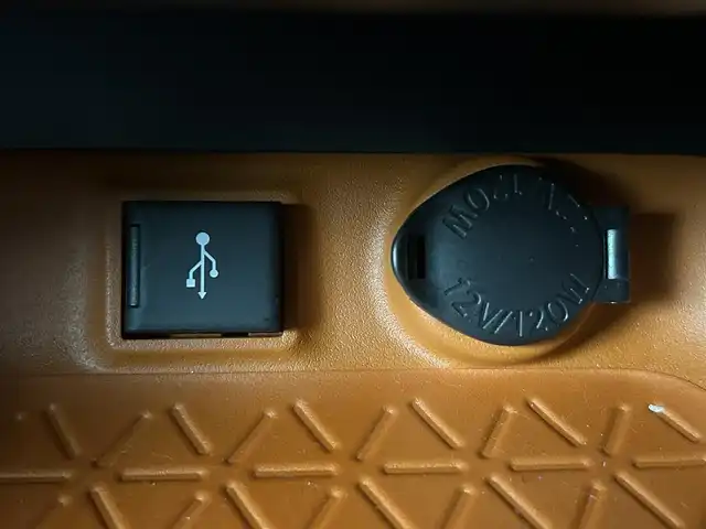 トヨタ ＲＡＶ４ アドベンチャー 熊本県 2022(令4)年 2.2万km アーバンカーキ 禁煙車　/４WD/TRDフロントバンパーガーニッシュ/純正ディスプレイオーディオ（ＡｐｐｌＣａｒＰｌａｙ・ＢＴ・フルセグ・ＵＳＢ）/全周囲カメラ　/社外前後ドライブレコーダー　/ビルトインＥＴＣ　/前後クリアランスソナー　/前席シートヒーター　/ステアリングヒーター/前席エアーシート/運転席パワーシート/メモリシート/パワーバックドア/レーダークルーズコントロール/ブラインドスポットモニター/衝突軽減ブレーキ/レーンキープアシスト/ダウンヒルアシスト/デジタルインナーミラー/ルーフレール/電動パーキング/オートホールド/純正フロアマット/純正19インチAW/オートライト/オートマチックハイビーム/LEDヘッドライト/フォグランプ/スマートキー/プッシュスタート/保証書/取扱説明書