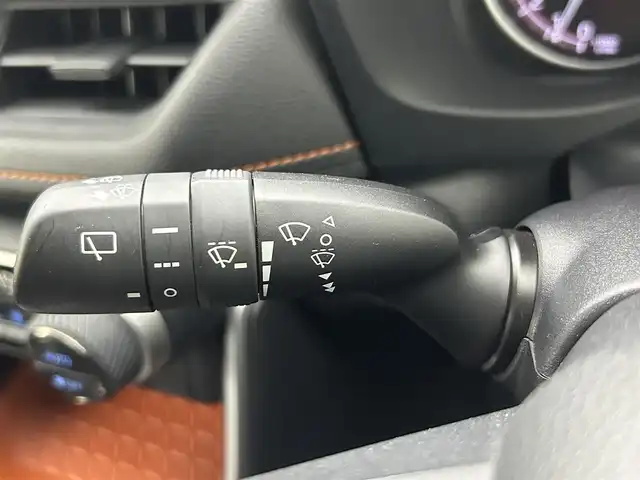 トヨタ ＲＡＶ４ アドベンチャー 熊本県 2022(令4)年 2.2万km アーバンカーキ 禁煙車　/４WD/TRDフロントバンパーガーニッシュ/純正ディスプレイオーディオ（ＡｐｐｌＣａｒＰｌａｙ・ＢＴ・フルセグ・ＵＳＢ）/全周囲カメラ　/社外前後ドライブレコーダー　/ビルトインＥＴＣ　/前後クリアランスソナー　/前席シートヒーター　/ステアリングヒーター/前席エアーシート/運転席パワーシート/メモリシート/パワーバックドア/レーダークルーズコントロール/ブラインドスポットモニター/衝突軽減ブレーキ/レーンキープアシスト/ダウンヒルアシスト/デジタルインナーミラー/ルーフレール/電動パーキング/オートホールド/純正フロアマット/純正19インチAW/オートライト/オートマチックハイビーム/LEDヘッドライト/フォグランプ/スマートキー/プッシュスタート/保証書/取扱説明書