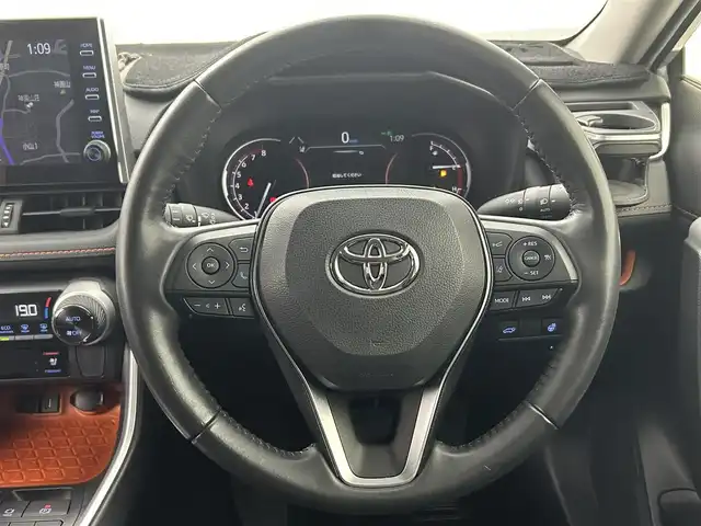 トヨタ ＲＡＶ４ アドベンチャー 熊本県 2022(令4)年 2.2万km アーバンカーキ 禁煙車　/４WD/TRDフロントバンパーガーニッシュ/純正ディスプレイオーディオ（ＡｐｐｌＣａｒＰｌａｙ・ＢＴ・フルセグ・ＵＳＢ）/全周囲カメラ　/社外前後ドライブレコーダー　/ビルトインＥＴＣ　/前後クリアランスソナー　/前席シートヒーター　/ステアリングヒーター/前席エアーシート/運転席パワーシート/メモリシート/パワーバックドア/レーダークルーズコントロール/ブラインドスポットモニター/衝突軽減ブレーキ/レーンキープアシスト/ダウンヒルアシスト/デジタルインナーミラー/ルーフレール/電動パーキング/オートホールド/純正フロアマット/純正19インチAW/オートライト/オートマチックハイビーム/LEDヘッドライト/フォグランプ/スマートキー/プッシュスタート/保証書/取扱説明書
