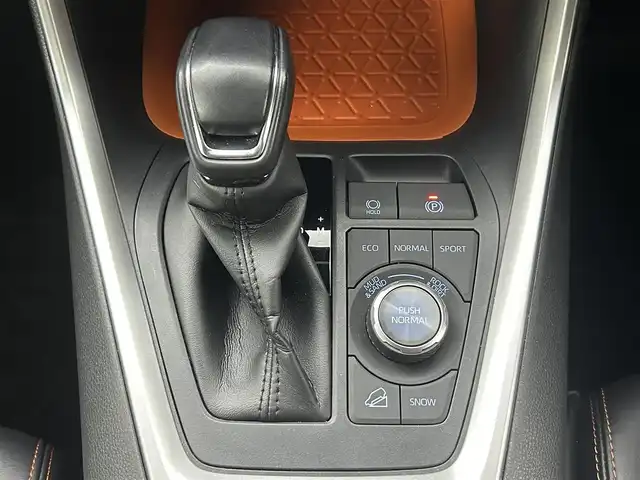 トヨタ ＲＡＶ４ アドベンチャー 熊本県 2022(令4)年 2.2万km アーバンカーキ 禁煙車　/４WD/TRDフロントバンパーガーニッシュ/純正ディスプレイオーディオ（ＡｐｐｌＣａｒＰｌａｙ・ＢＴ・フルセグ・ＵＳＢ）/全周囲カメラ　/社外前後ドライブレコーダー　/ビルトインＥＴＣ　/前後クリアランスソナー　/前席シートヒーター　/ステアリングヒーター/前席エアーシート/運転席パワーシート/メモリシート/パワーバックドア/レーダークルーズコントロール/ブラインドスポットモニター/衝突軽減ブレーキ/レーンキープアシスト/ダウンヒルアシスト/デジタルインナーミラー/ルーフレール/電動パーキング/オートホールド/純正フロアマット/純正19インチAW/オートライト/オートマチックハイビーム/LEDヘッドライト/フォグランプ/スマートキー/プッシュスタート/保証書/取扱説明書